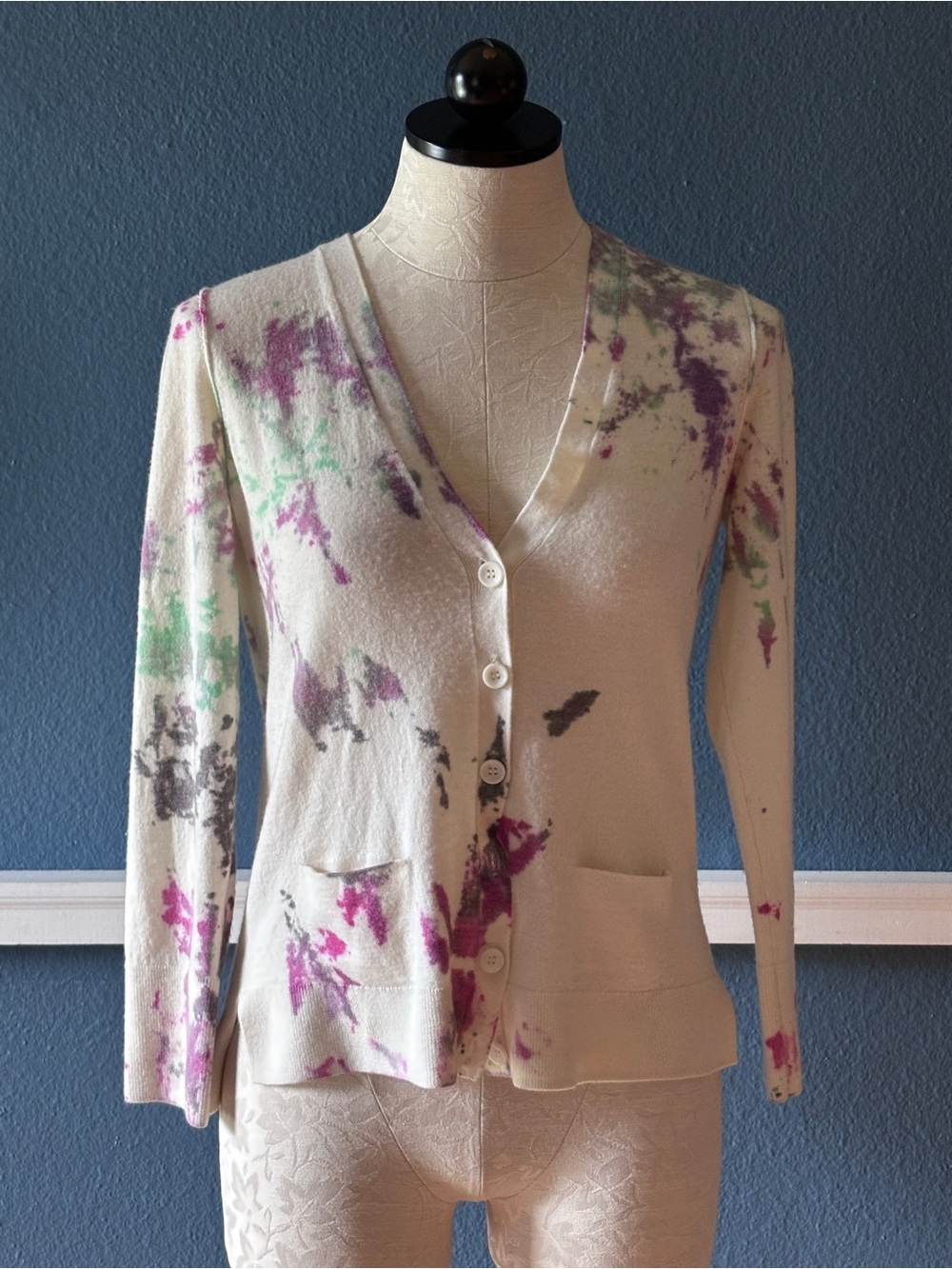 Halogen Cream Tie-Dye V-Neck Button Cardigan with Pockets